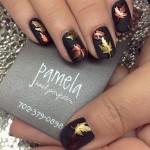 uñas con esmalte metalizado formas sobre fondo negro
