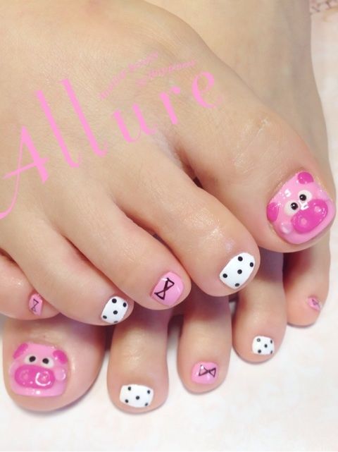 cerditos en las uñas de los pies