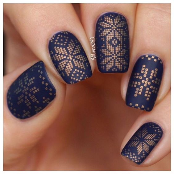 Uñas Azules Con Dorado (1)