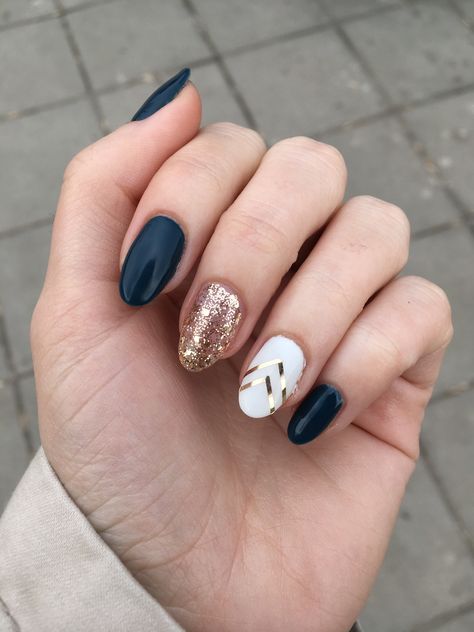 Uñas Azules Con Dorado (5)