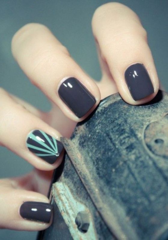 uñas azules cortas
