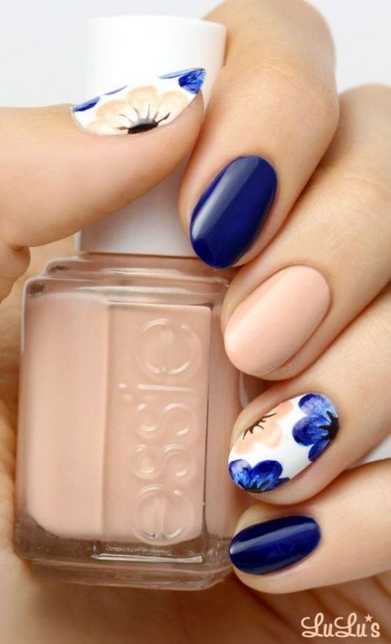 uñas con flores sencillas