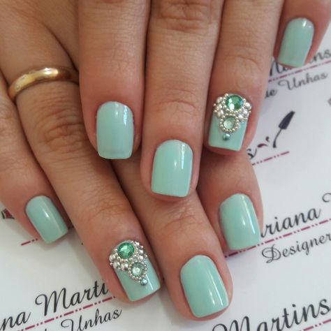Uñas Con Piedras De Colores (1)
