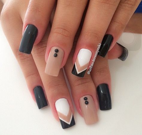 Uñas Con Piedras De Colores (10)