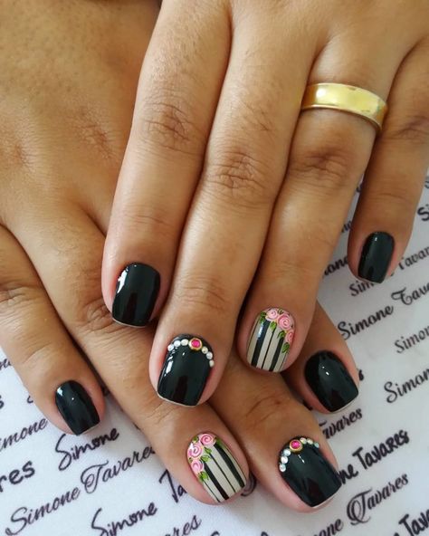 Uñas Con Piedras De Colores (2)