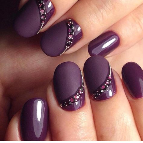 Uñas Con Piedras De Colores (3)