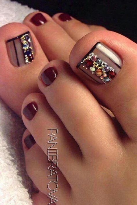 Uñas Con Piedras De Colores (4)