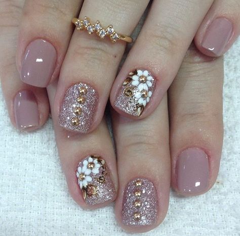 Uñas Con Piedras Doradas (6)