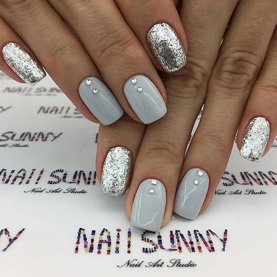 Uñas Con Piedras Plateadas (5)