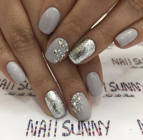 Uñas Con Piedras Sencillas (10)