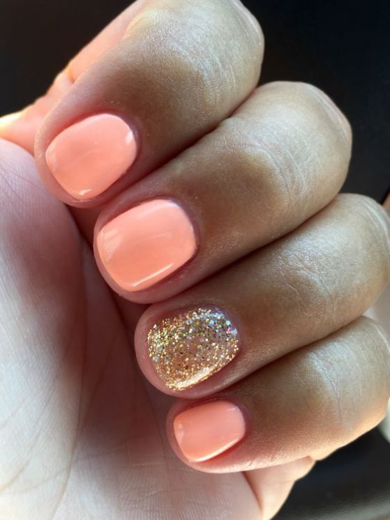 uñas rosadas con dorado cortas