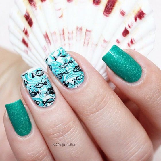 uñas acrilicas decoradas con pegatinas