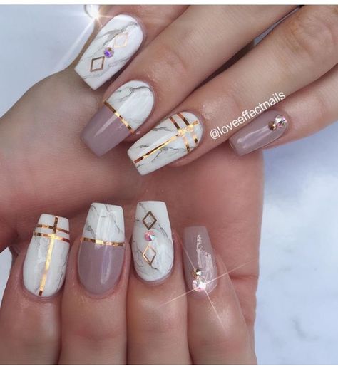 Uñas Con Cintas Doradas (3)