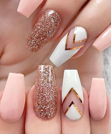 Uñas Con Cintas Doradas (5)