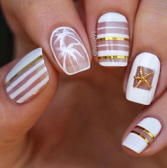 Uñas Con Cintas Doradas (9)