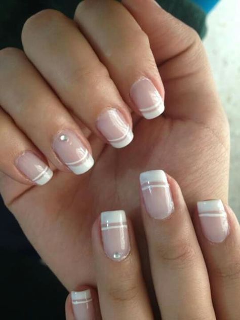 Uñas Con Cintillas Blancas (5)
