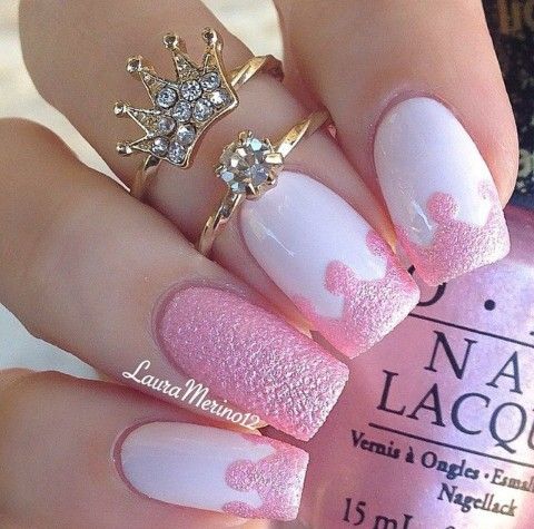 uñas con forma de corona