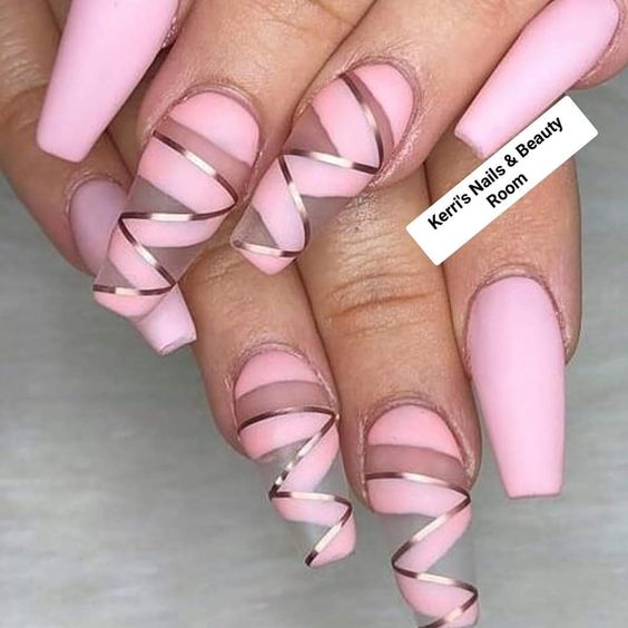 Uñas Decoradas Con Cintillas Plateadas (7)