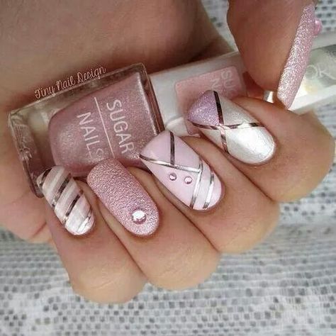 Uñas Decoradas Con Cintillas Plateadas (9)