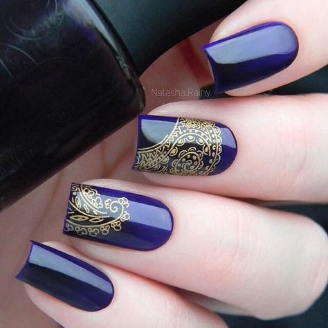 Uñas Doradas Con Azul (1)