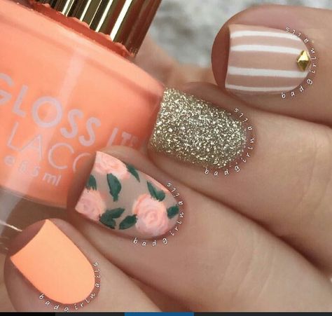 Uñas Doradas Con Rosa (11)