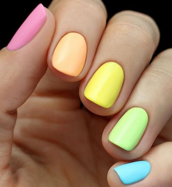 decoracion de uñas de varios colores pastel
