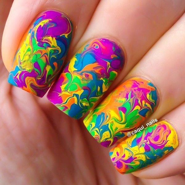 uñas decoradas con colores